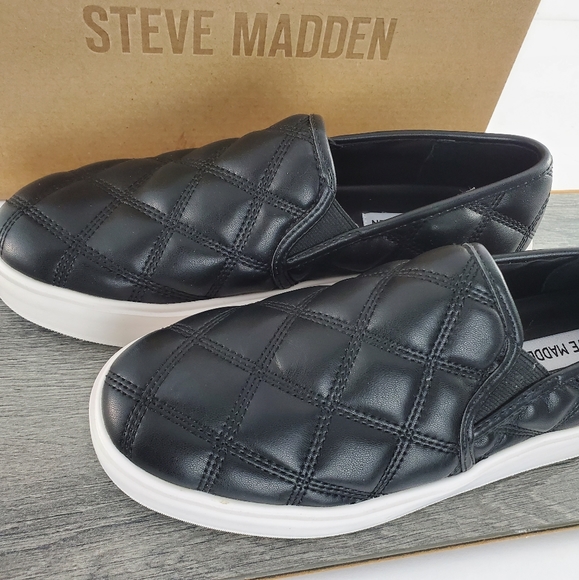 Steve Madden legacy, quilted black 8.5 shoes - Picture 2 of 7